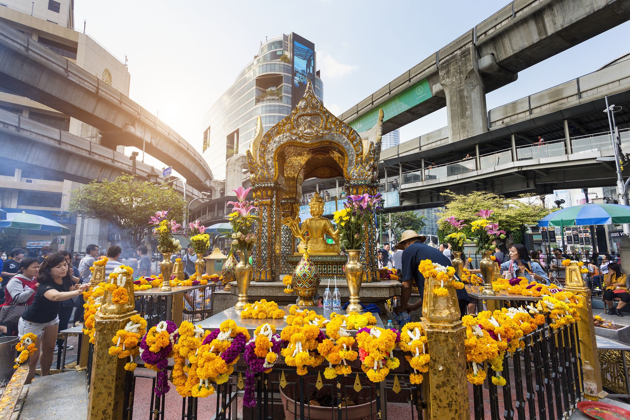 งานศิลปกรรมประดับมุกบนหลังคาศาลา